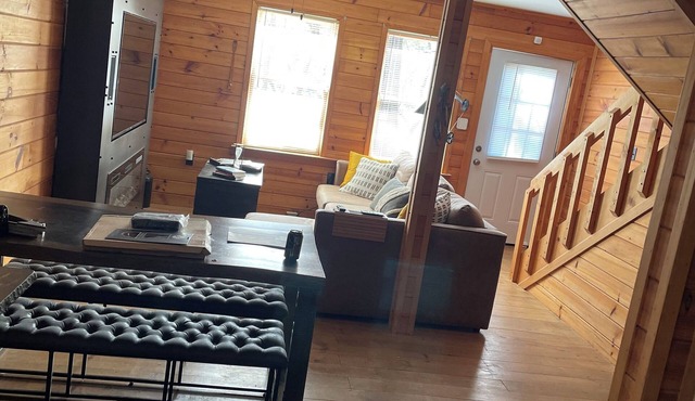 Charming 2-bedroom cabin with WiFi and AC in serene Toccoa in Toccoa