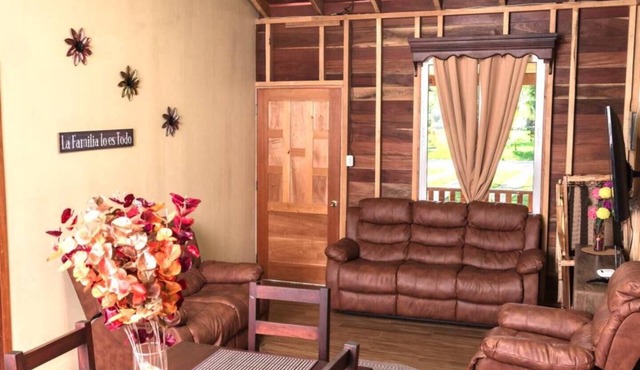 Charming 2-bedroom house with AC, WiFi and Pool in peaceful Place Santa Ana