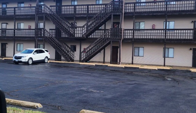 Charming 2-bedroom condo with WiFi, AC in fantastic Landing at Mark Twain Lake in Monroe City