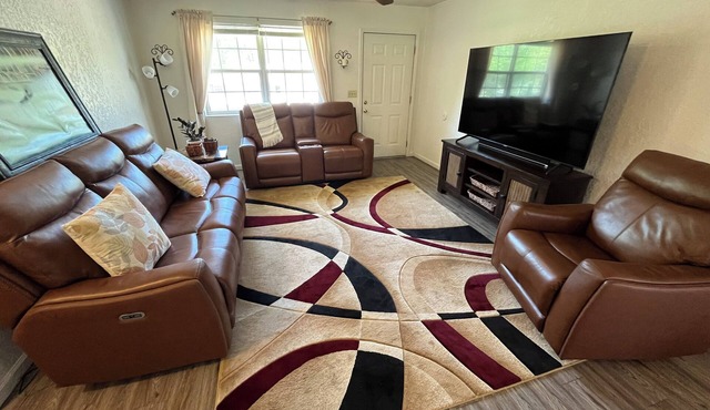 Charming 2-bedroom house with 2 KING BEDS in Pleasant Poplar Bluff in Poplar Bluff