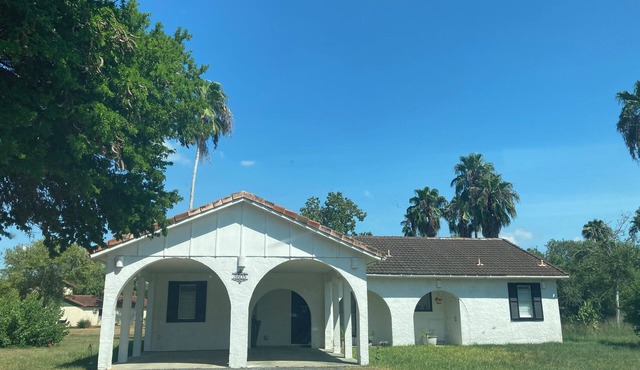 Charming 2-bedroom house with AC in Rancho Viejo. Friendly and unique cozy home