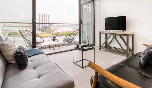 Charming Apt w/Balcony|Gym+Lounge+Business Center