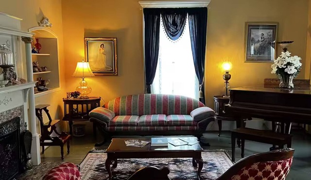 Charming bed & breakfast with AC in quaint Bainbridge in Bainbridge
