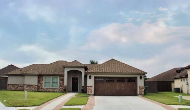 Charming & Cozy 4-bedroom Home