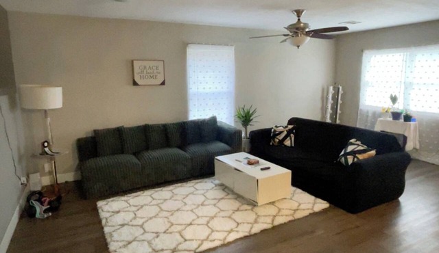 Charming Huge 3-bedroom Chicken Cottage in Woodward
