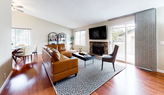Charming retreat with a wood-burning fireplace, balcony, and a foosball table in Bothell