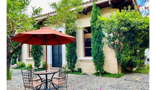 Charming Villa in Antigua 3 to 4 guests heated pool 1 parking shuttle