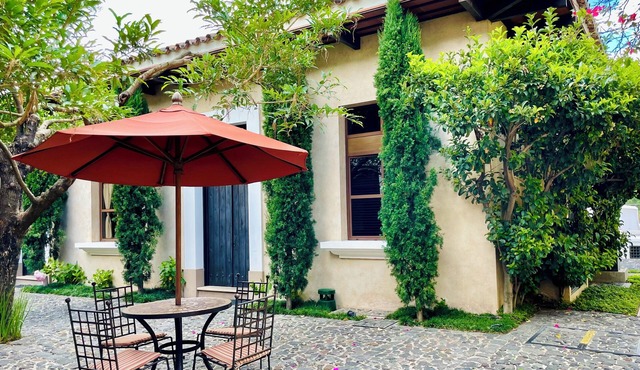 Charming villa in Antigua 1 km from park, heated swimming pool, parking Shuttle
