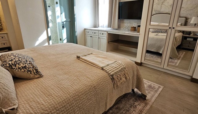 Chateau Del Valle | Modern Vineyard Terrace & Retreat