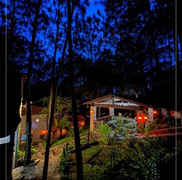 Chateaux de mi Sierra Encantada - Cabaña privada y acogedora de 3 habitaciones en Mazamitla, Jal para 10-13 Personas