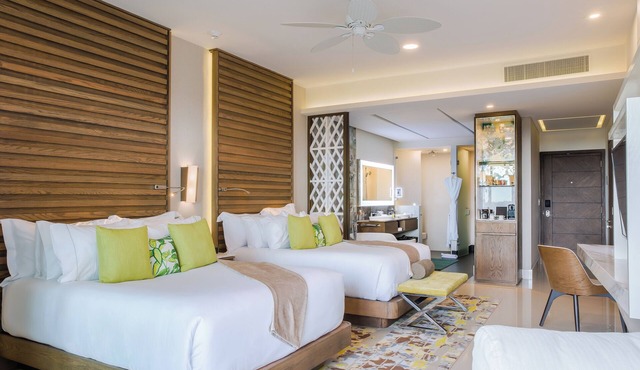 Chic hotel suite with AC, WiFi in beautiful, adventurous Cancun!