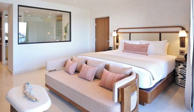 Chic hotel with fitness room, WiFi in fabulous Cabo San Lucas
