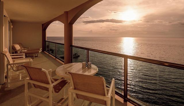 Chic Ocean View Condo w/Terrace El Cantil 7CN