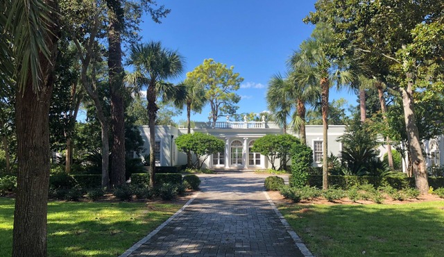 Classic Marshfront Sea Island Cottage! Huge Game Room! Steps to The Beach! BIKES in Sea Island