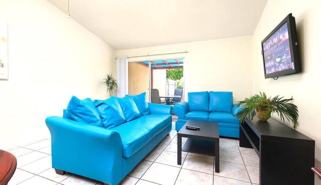 Clide's Mansion, Cozy 2BD/2BA w/Private Yard!