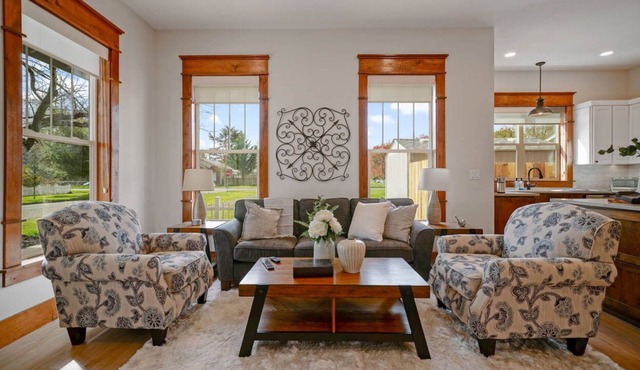 Close access to the Willamette Valley Wineries in Independence