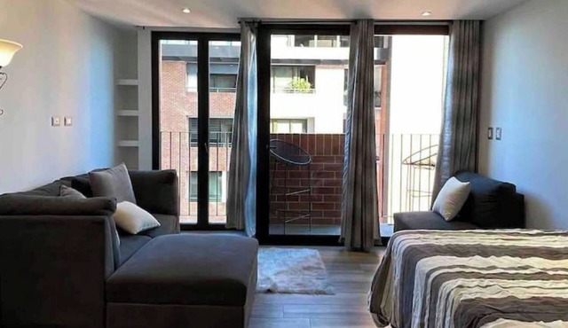 Close to exclusive shopping centers! Modern apartment Airali Zona 10
