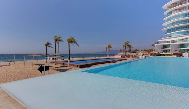 Coastal condo w/beach access & resort perks