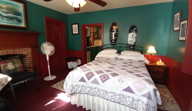 Cobbler Suite, Private Entrance and Private bath, 100% NO SMOKING PROPERTY! in Hermann