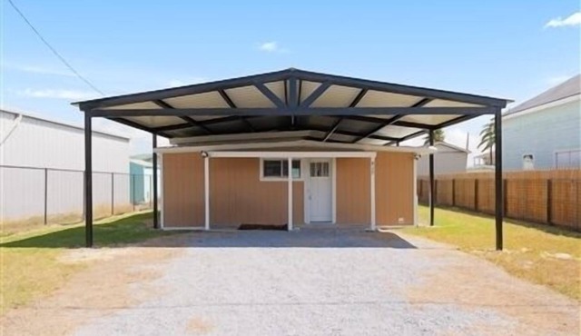 Comfortable Casita. 1 Bedroom, 1 Bathroom. Sleeps 3