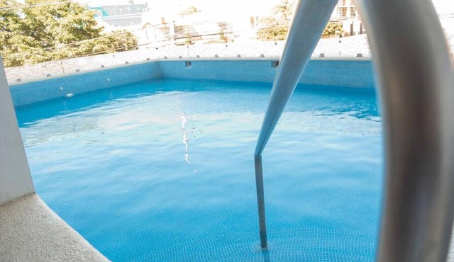 Comfortable with pool/near the beach by Gpsrentas
