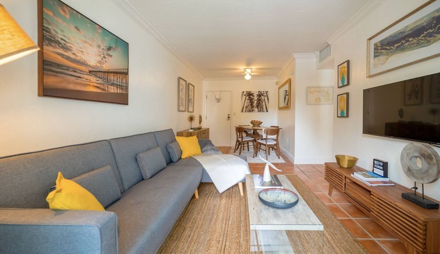 Comfy 1b getaway w/BEACH ACCESS & full amenities in Key Biscayne