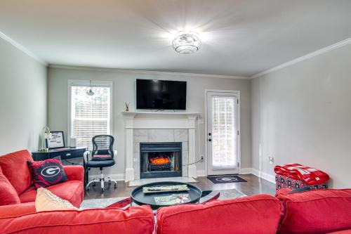 Comfy Augusta Condo w/Deck ~ 4 Mi to Olde Town in Augusta