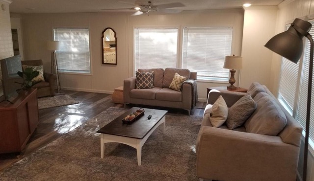 Complete BnB Presents Stylish Newly Renovated Whole Home TKS418 in Topeka