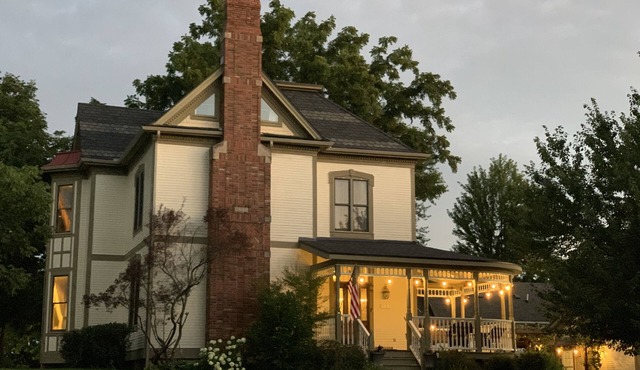 Completely restored 1885 Queen Ann style home located next to the temple lot. in Independence