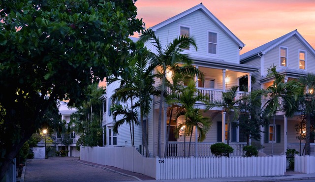Conch style home in Oldtown with private pool AND dock! in Key West