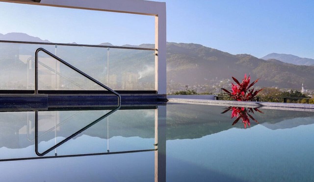 Condo Feliz - Oasis with Rooftop Infinity Pool