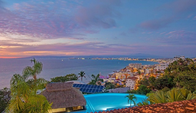 Condo, Gorgeous 3 Bdrm Overlooking Banderas Bay. Sunsets and fireworks daily!