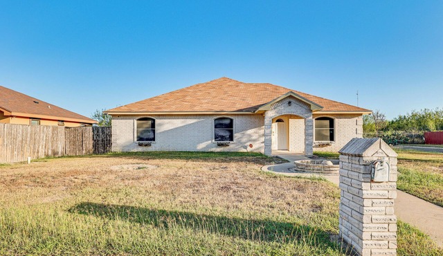 Convenient, Spacious & Peaceful: Home in Edinburg!