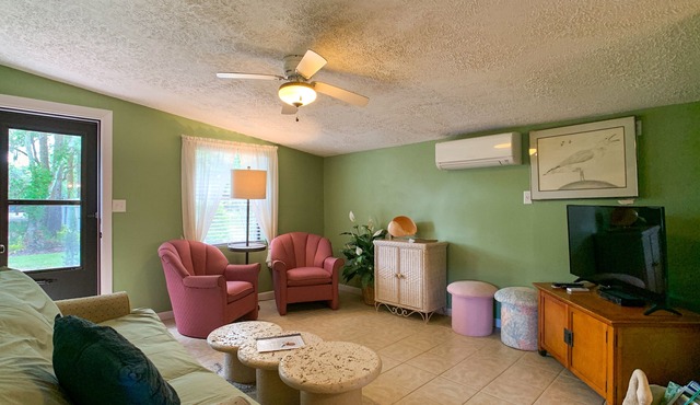Cottage On Quiet Horse Farm In Country Setting in De Leon Springs