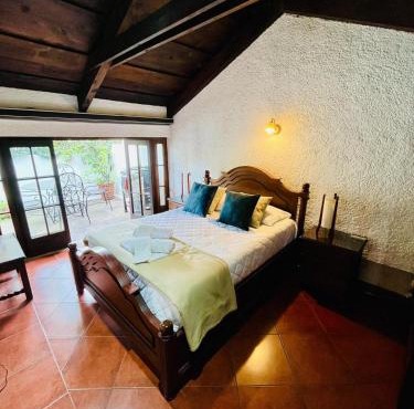 Cozy 2 bedroom Suite with jacuzzi in Antigua Guatemala - Prime Location - ELA Suite