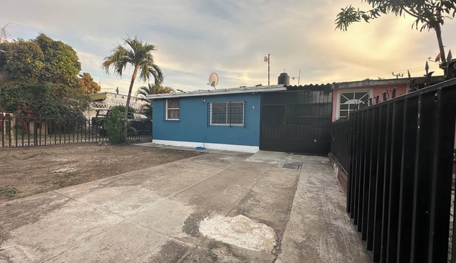Cozy 2-bedroom house in lovely La Resolana with AC