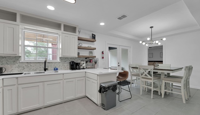 Cozy and bright 3-bedroom house in Edinburg