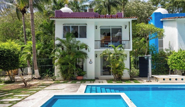 Cozy & Centrally Located 3 bedroom with private yard