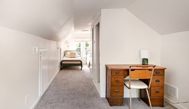 Cozy Charming 2BR Cottage - Perfect for Traveling Professionals in Grosse Ile
