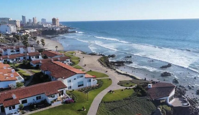 Cozy condo 2 minutes from the beach at a tennis resort gated community