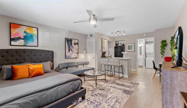 Cozy Efficiency Studios Close to Downtown and Domain in Austin