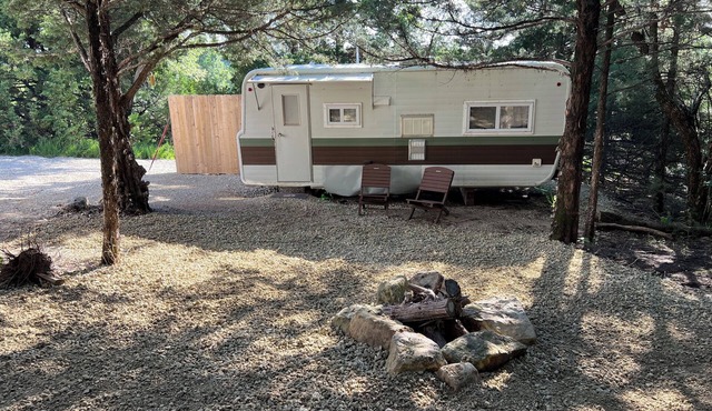 Cozy modified camper cabin in Chapman