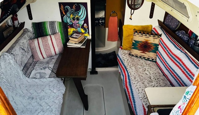 Cozy Romantic Sailboat Experience, Safe Marina + Walk to Bars, Dining and more! in Marina del Rey
