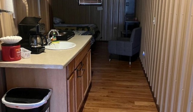 Cozy studio shotgun apartment in the heart of the Ozarks in Osceola