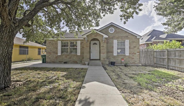 Cozy Weslaco Home with Backyard in Quiet Neighborhood