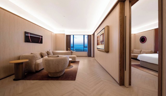 Crystal Hotel Qingdao Mall of Splendors