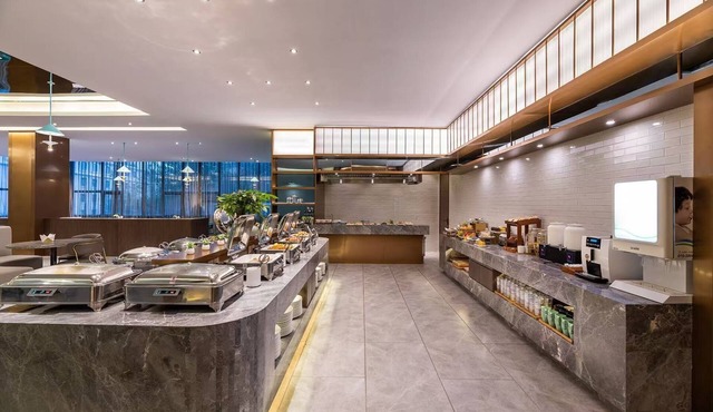 Crystal Hotel Qingdao Shilaoren Beach