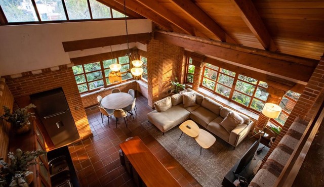 David's Den Atilán - Elegant 3-Bedroom, 3-Bath Home in a Verdant Garden Setting