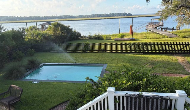 DEEP WATER DOCK, PRIVATE POOL in Midway