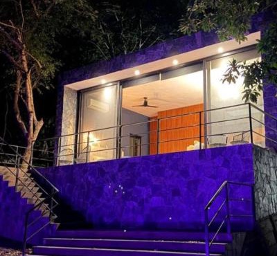 Deluxe loft with direct access to the lagoon